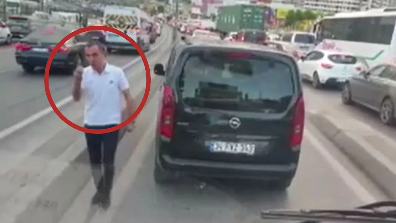 Hem suçlu hem güçlü! Trafikte kaynak yaptı, korna çalan sürücüyü tehdit etti