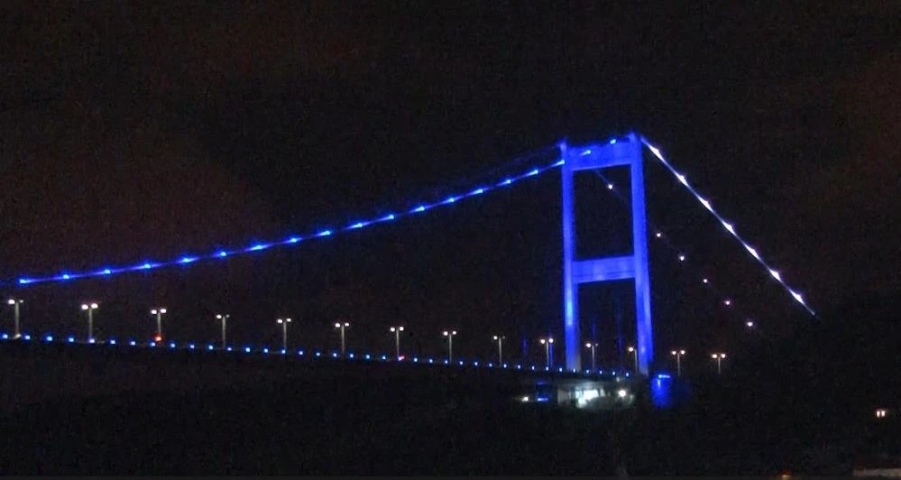 FSM Köprüsü Engelliler Haftası’nda maviye büründü