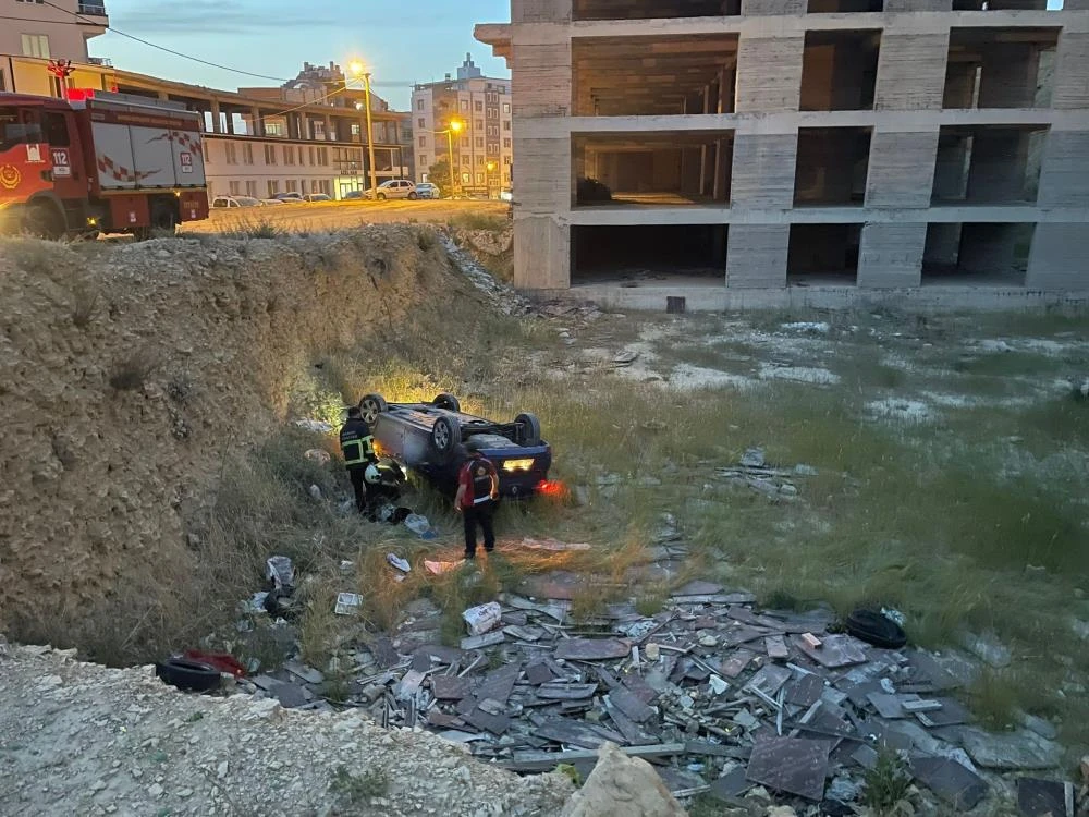 Mardin’de otomobil devrildi: Sürücü yaralandı