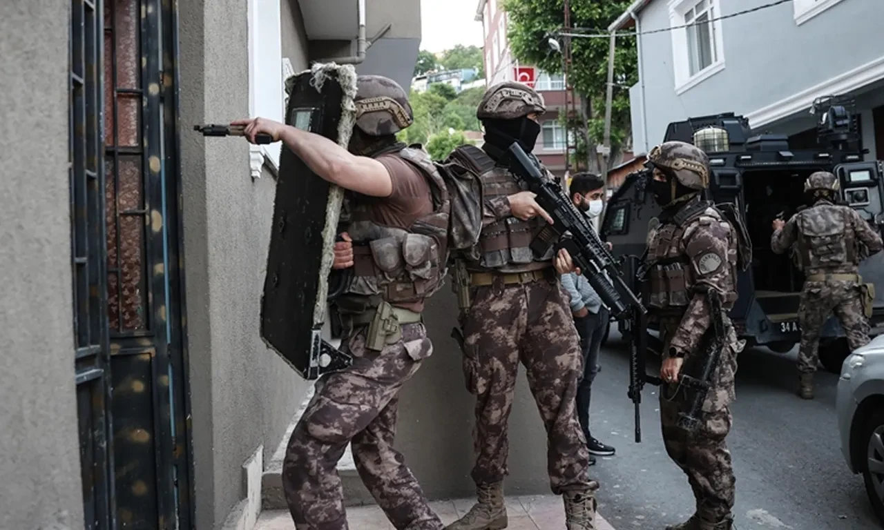 İzmir merkezli 4 ilde DEAŞ operasyonu! Çok sayıda kişi gözaltına alındı