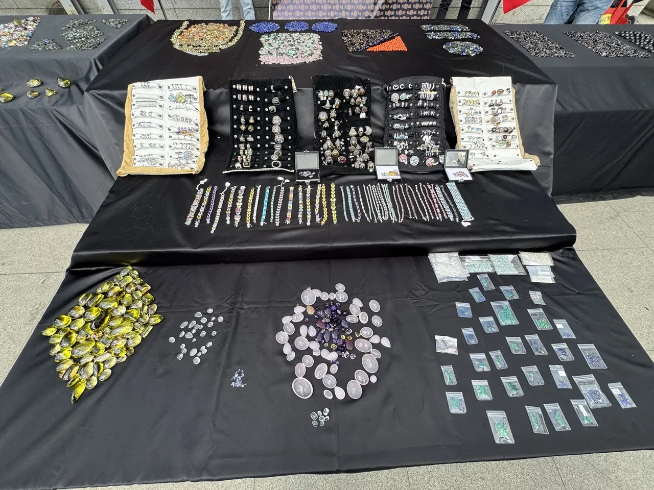 Kaçakçılara operasyon: Valizinden 250 milyon liralık pırlanta çıktı