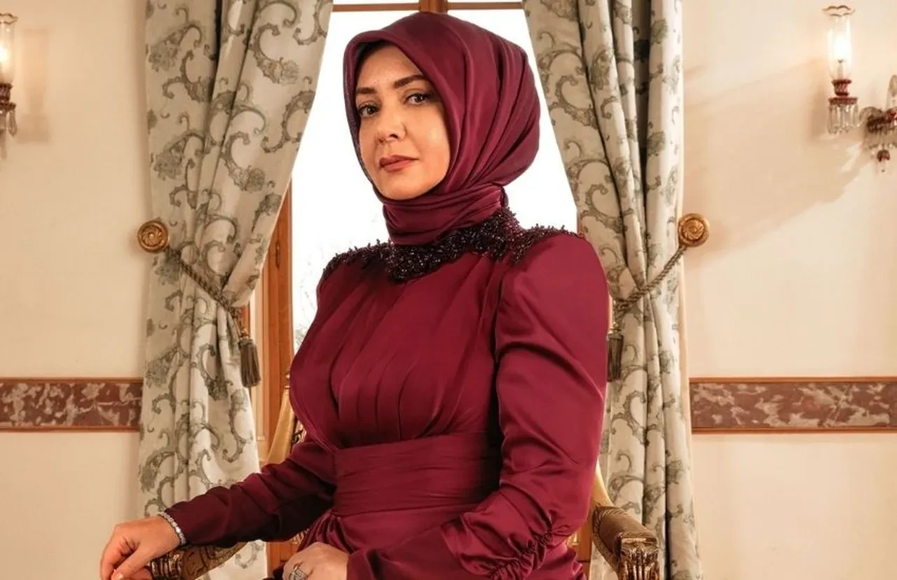 Kızılcık Şerbeti ekibi kutlama yemeğinde buluştu! Sibel Taşçıoğlu detayı dikkat çekti