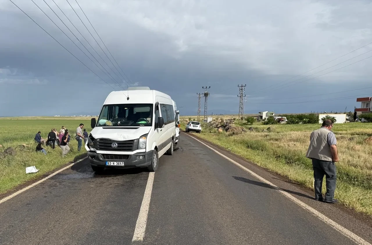 Öğretmenleri taşıyan servisler çarpıştı: 28 yaralı