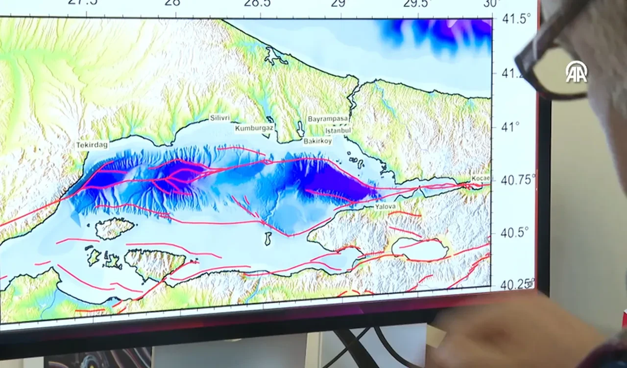 Prof. Dr. Tuncay Taymaz'dan İstanbul için kritik açıklama! 'Uyuyan faylar tetiklenirse büyük Marmara depremi gerçekleşir'