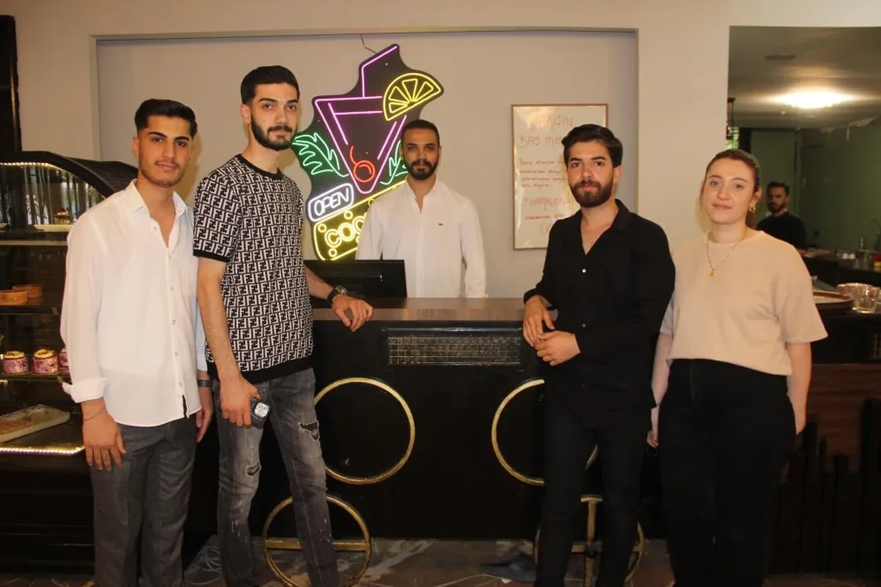 Şırnak'ta bir işletme PKK'nın feshini ücretsiz hizmetle kutladı: Barışa katkı sunabildiysek ne mutlu