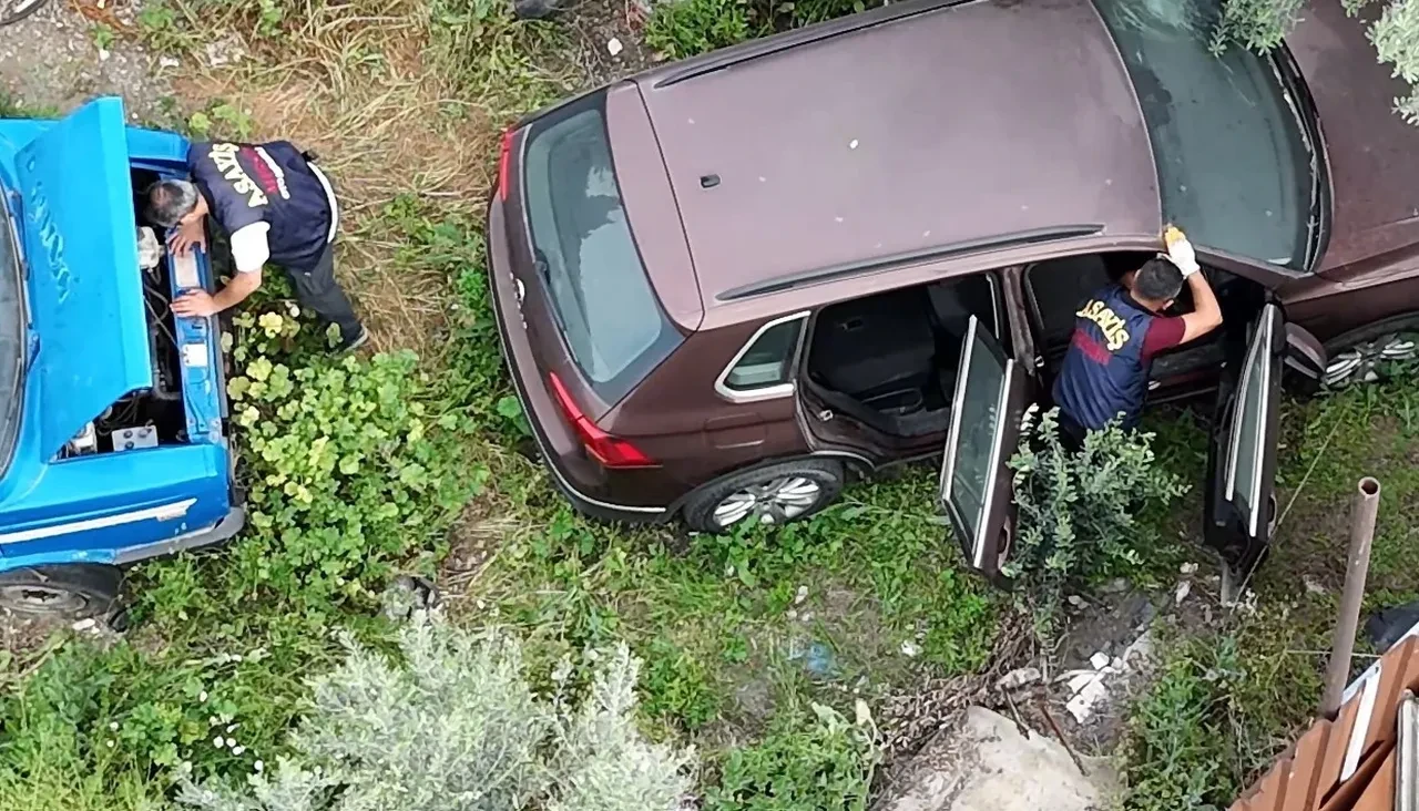 Tam 50 milyonluk 'change' operasyonu: Ağır hasarlı araçları böyle satmışlar 