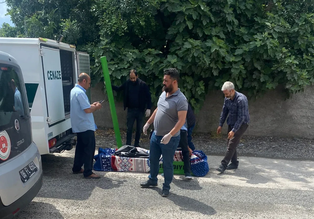 Tartıştığı annesini önce dövdü sonra boğarak öldürdü!