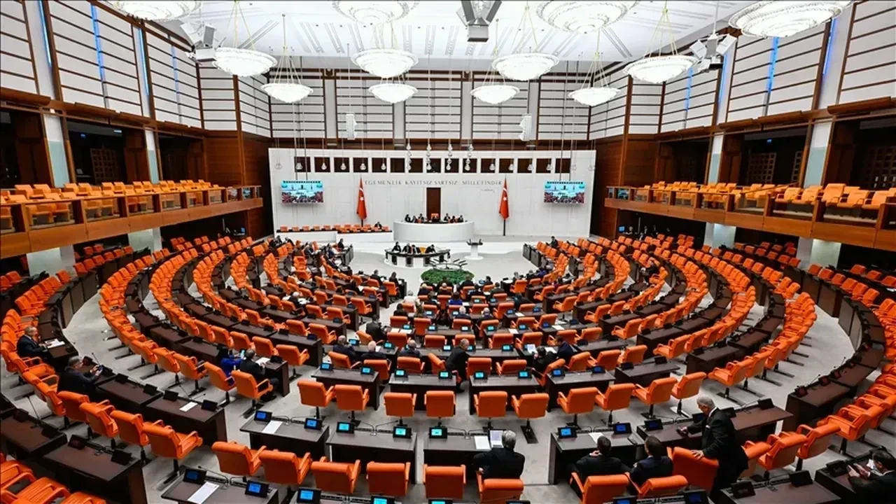 TBMM'de yeni yasa teklifi: Diyanet kadrosu, hac harcamaları ve kamu düzenlemeleri görüşüldü