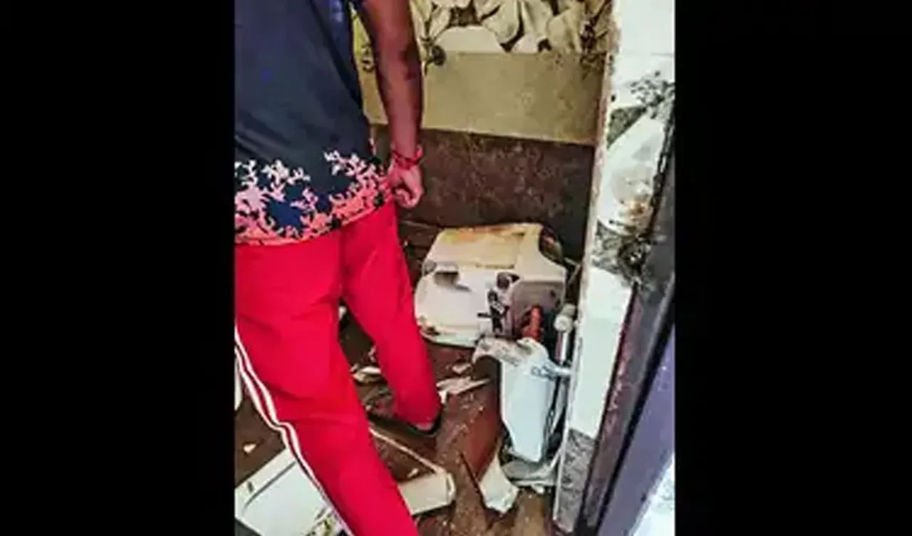 Tuvalette akılalmaz patlama klozet resmen havaya uçtu, genç ağır yaralandı