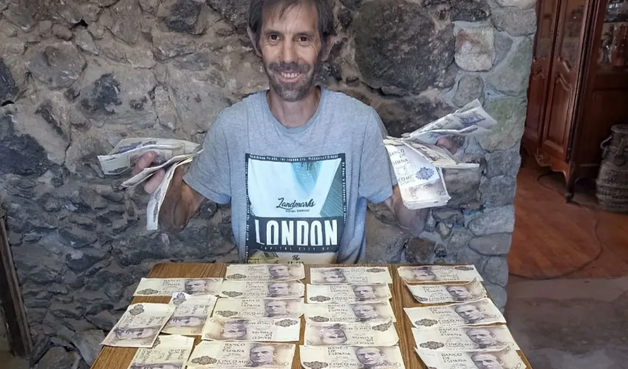 Yeni aldığı evin duvarlarından para fışkırdı! Sevinci kursağında kaldı