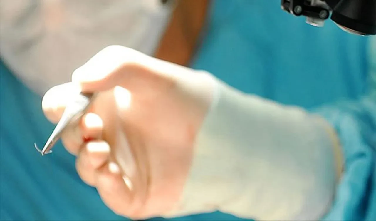 ADÜ'lü profesör ve sekreterine 'rüşvet' gözaltısı!