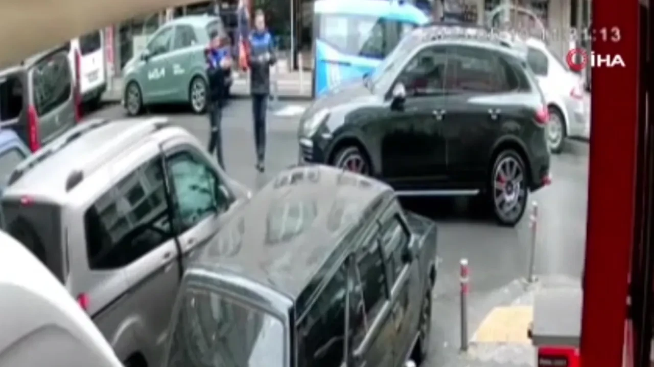 Aracı zabıtaların üzerine sürdü! "Milletvekili aracı" deyip tehditler savurdu