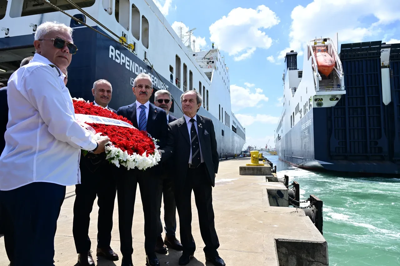 Bakan Uraloğlu: Denizcilikte hedef dünyada ilk 10'a girmek