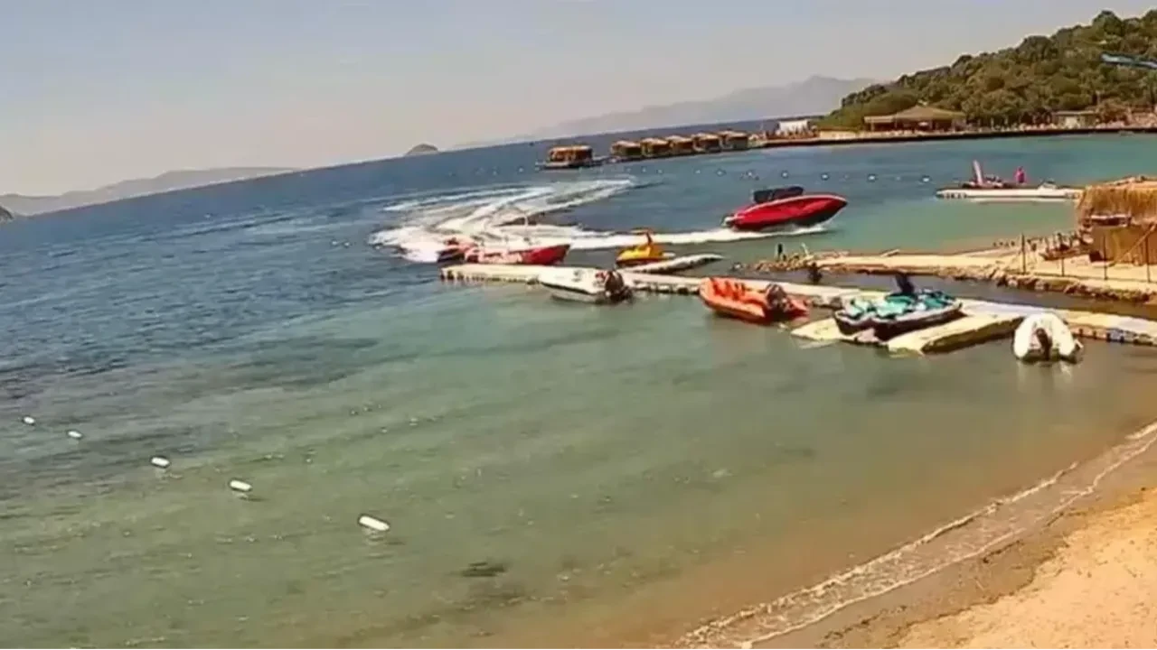 Bodrum'da deniz yatağı, sürat teknesine çarptı: 3 kişi yaralandı! O anlar kamerada