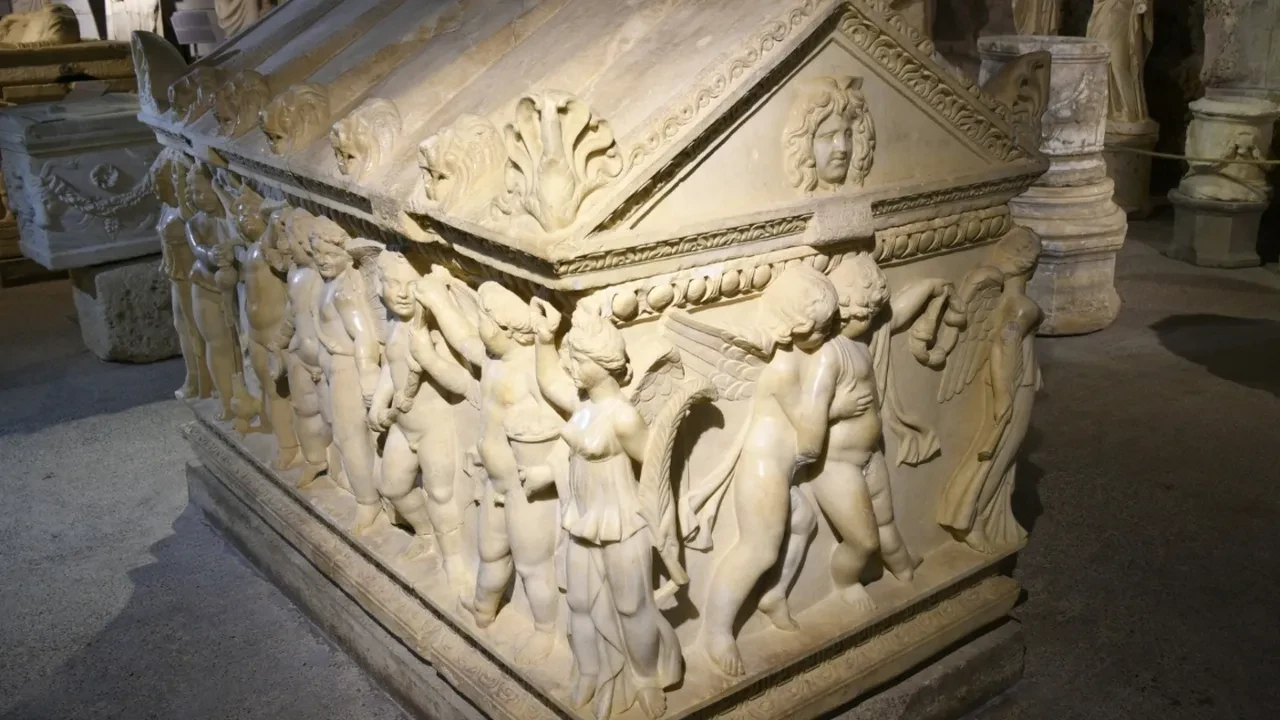 Büyük İskender'in babasının mezarı sanılıyordu gerçek bambaşka çıktı