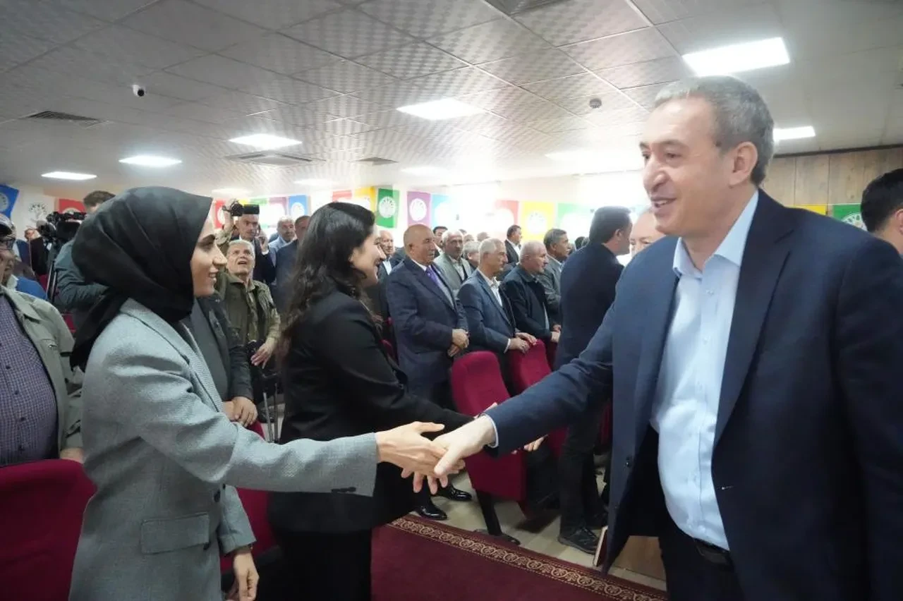 DEM Partili Tuncer Bakırhan'dan korucu önerisi: Elindeki silahı al, köyde hayvan baksın