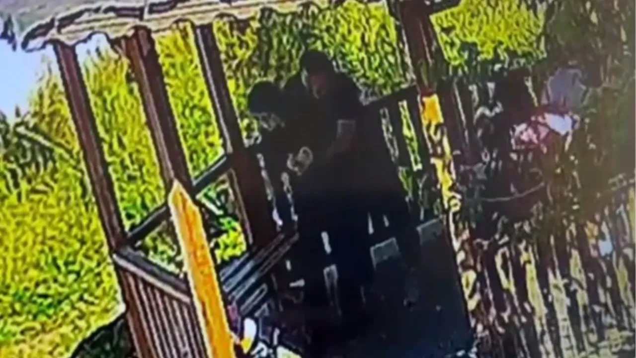 Hayat kurtaran müdahale! Öğrencisini hemlich manevrasıyla kurtardı