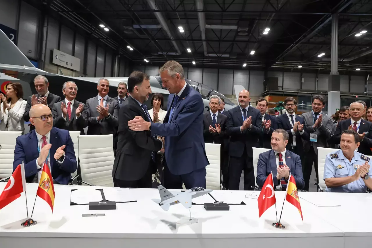 Hürjet İspanya yolcusu! İmzalar atıldı, bir ilk olacak 