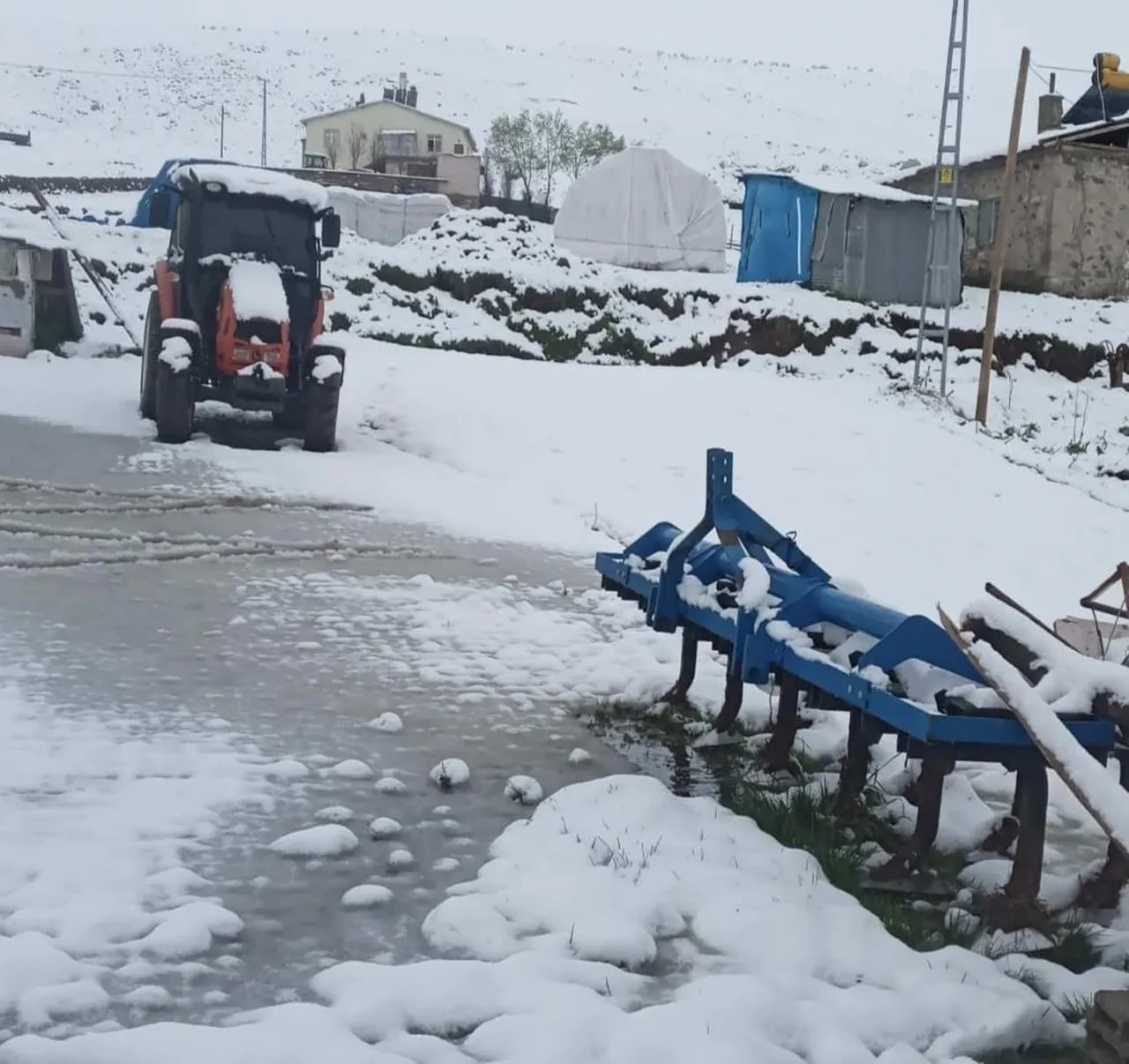 Mayıs ayında kar sürprizi! Her yer bembeyaz oldu