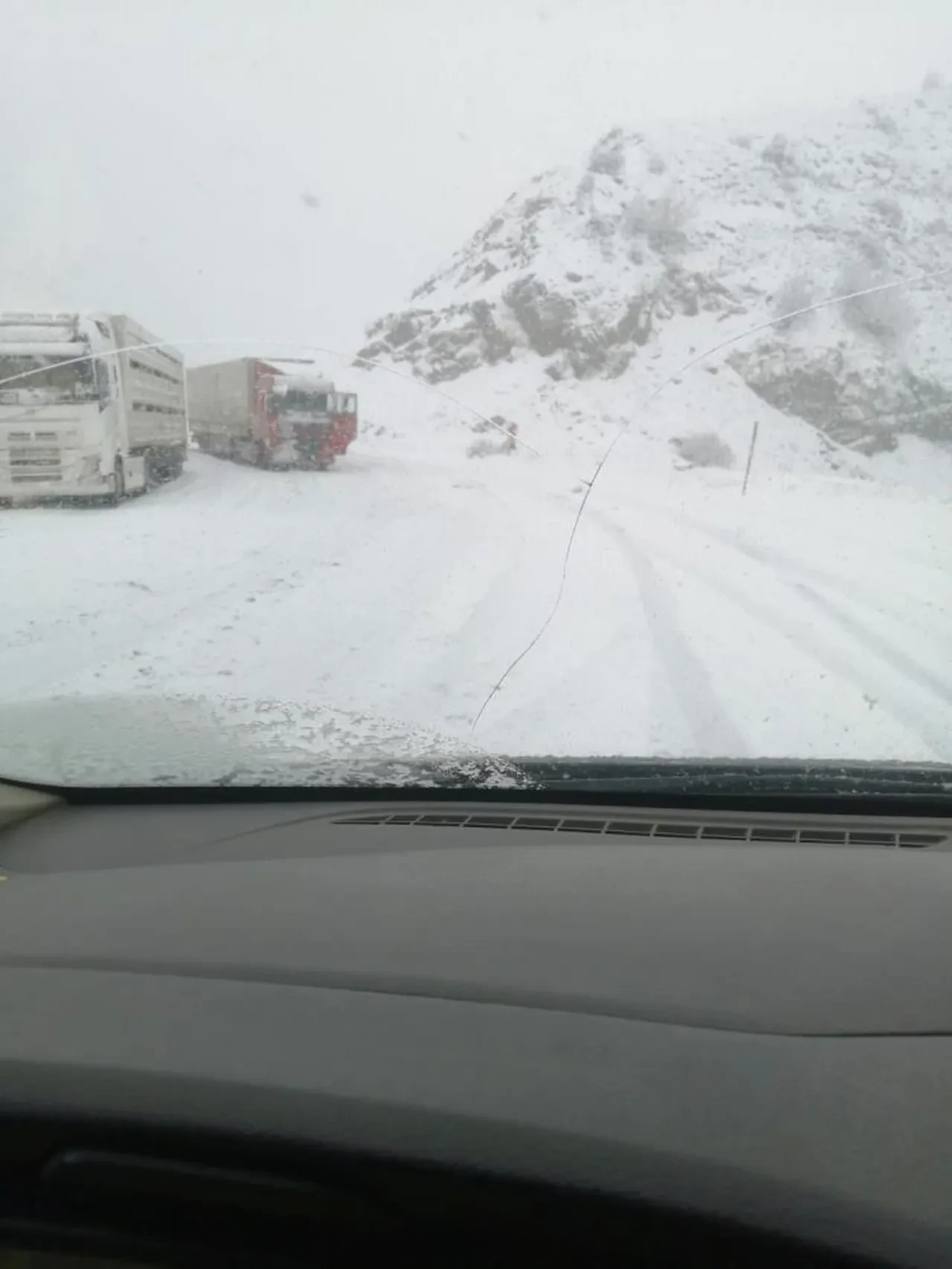 Mayıs ayında kar sürprizi! Her yer bembeyaz oldu