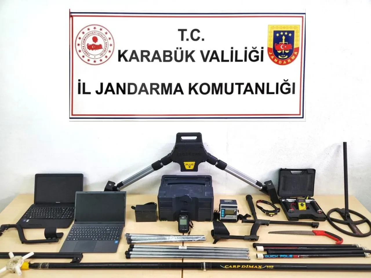 Milyonluk cihazlarla define aradılar! Jandarma enseledi