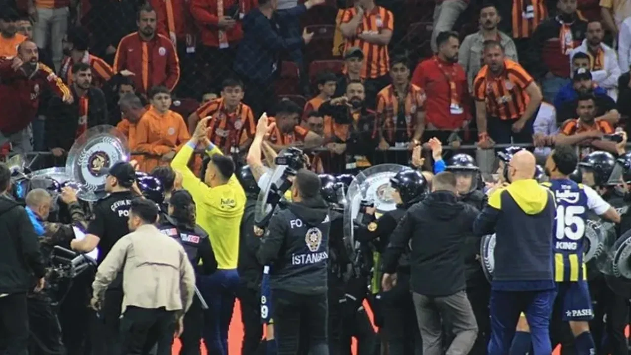 Olaylı derbide yeni gelişme! Fenerbahçeli futbolcuları zorla getirme kararı