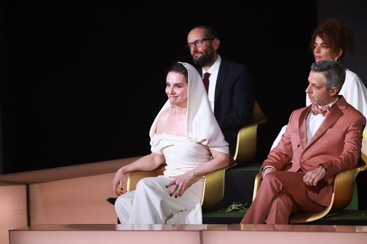 Oyuncu Binoche Cannes Film Festivali açılışında Filistinli gazeteci Hassona’yı unutmadı