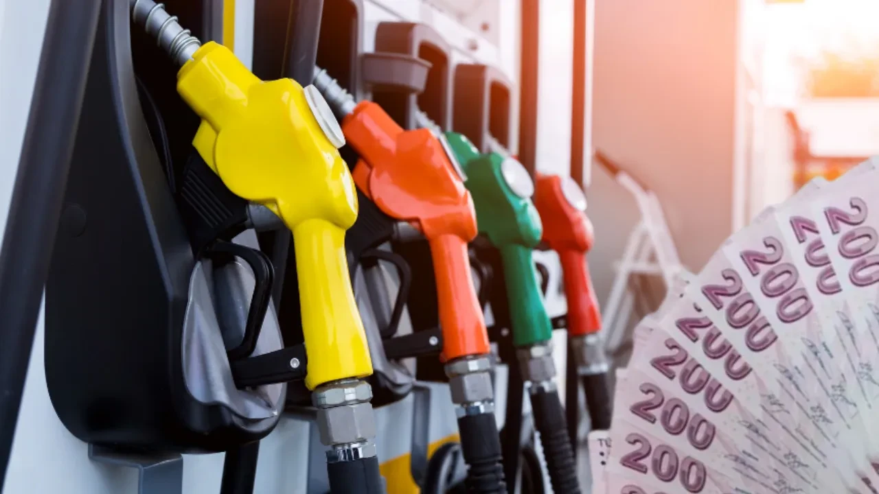 Akaryakıt fiyatlarında tabela yine değişti! Benzinin ardından motorine de zam geldi