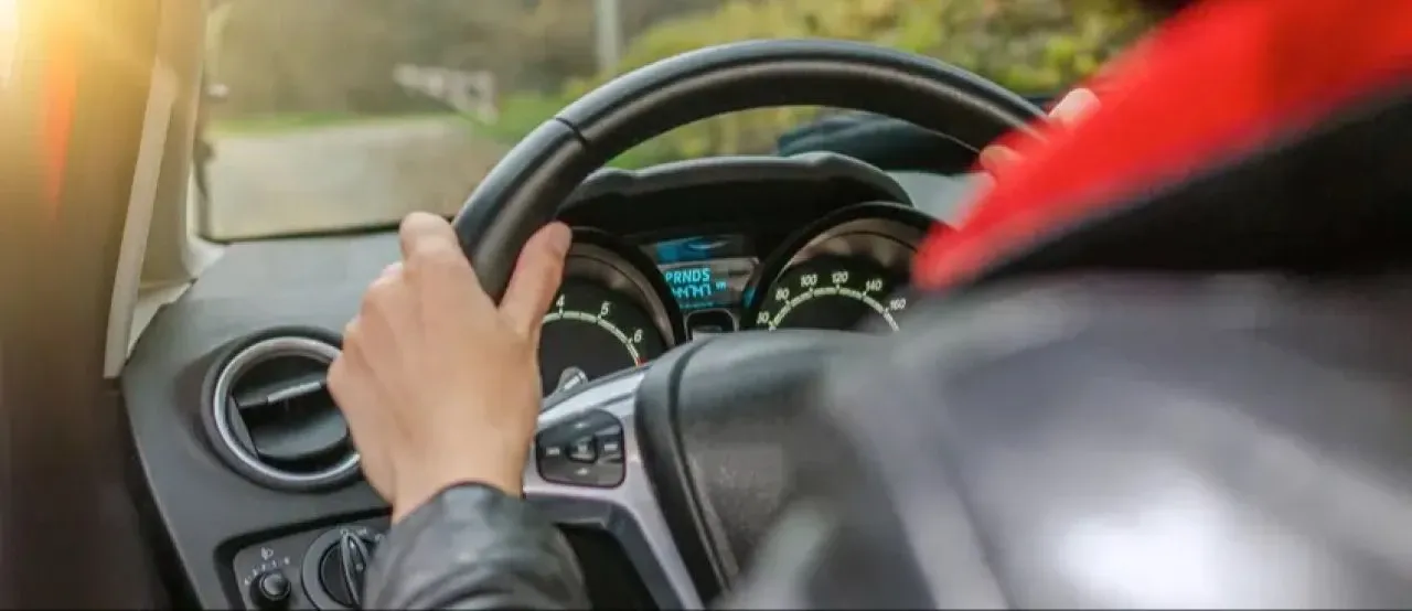 Araç kullanırken cebinizde bu varsa bel fıtığına davetiye çıkartıyorsunuz! 15 dakika bile yetiyor