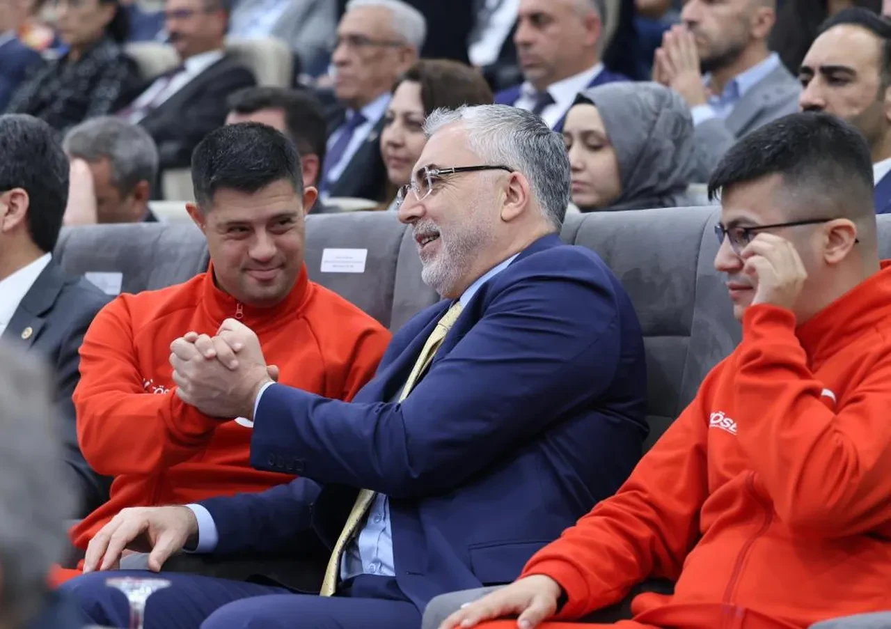 Bakan Işıkhan müjdeyi verdi: 10 bin engelliye daha iş imkanı!