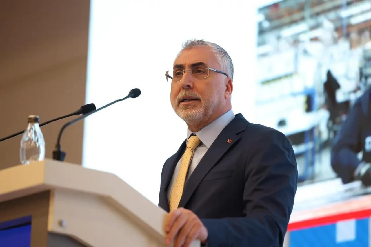 Bakan Işıkhan müjdeyi verdi: 10 bin engelliye daha iş imkanı!