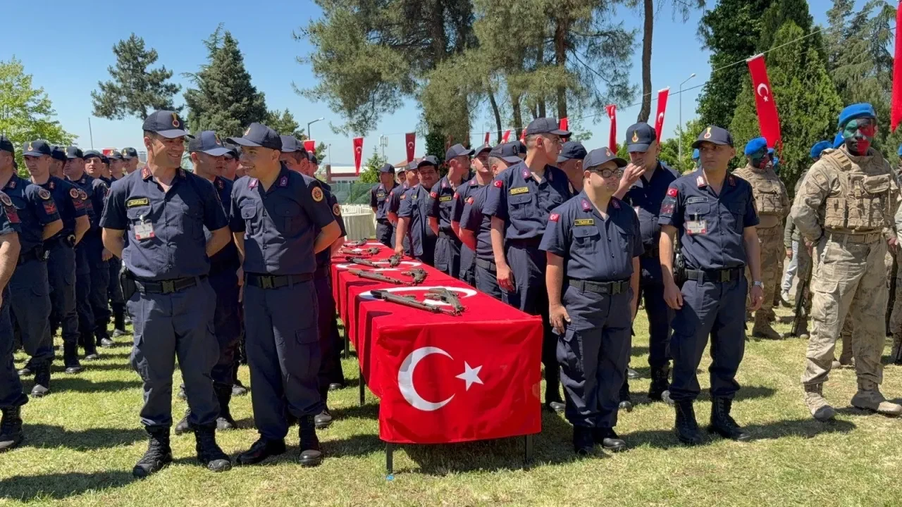 Engelli gençlerin askerlik sevinci: Yemin töreni tüyleri diken diken etti