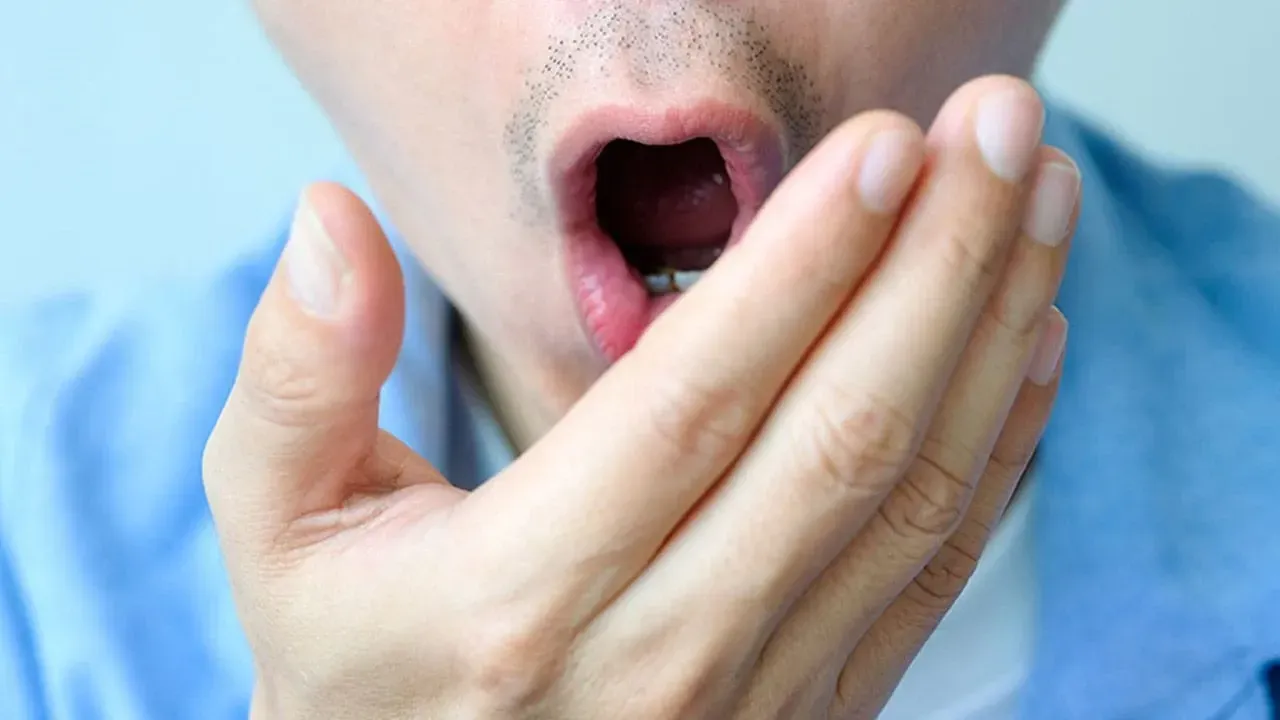 Geceleri horlayanlar dikkat! Diş eti kanamalarıyla başlıyor, dişlerin dökülmesine kadar gidiyor