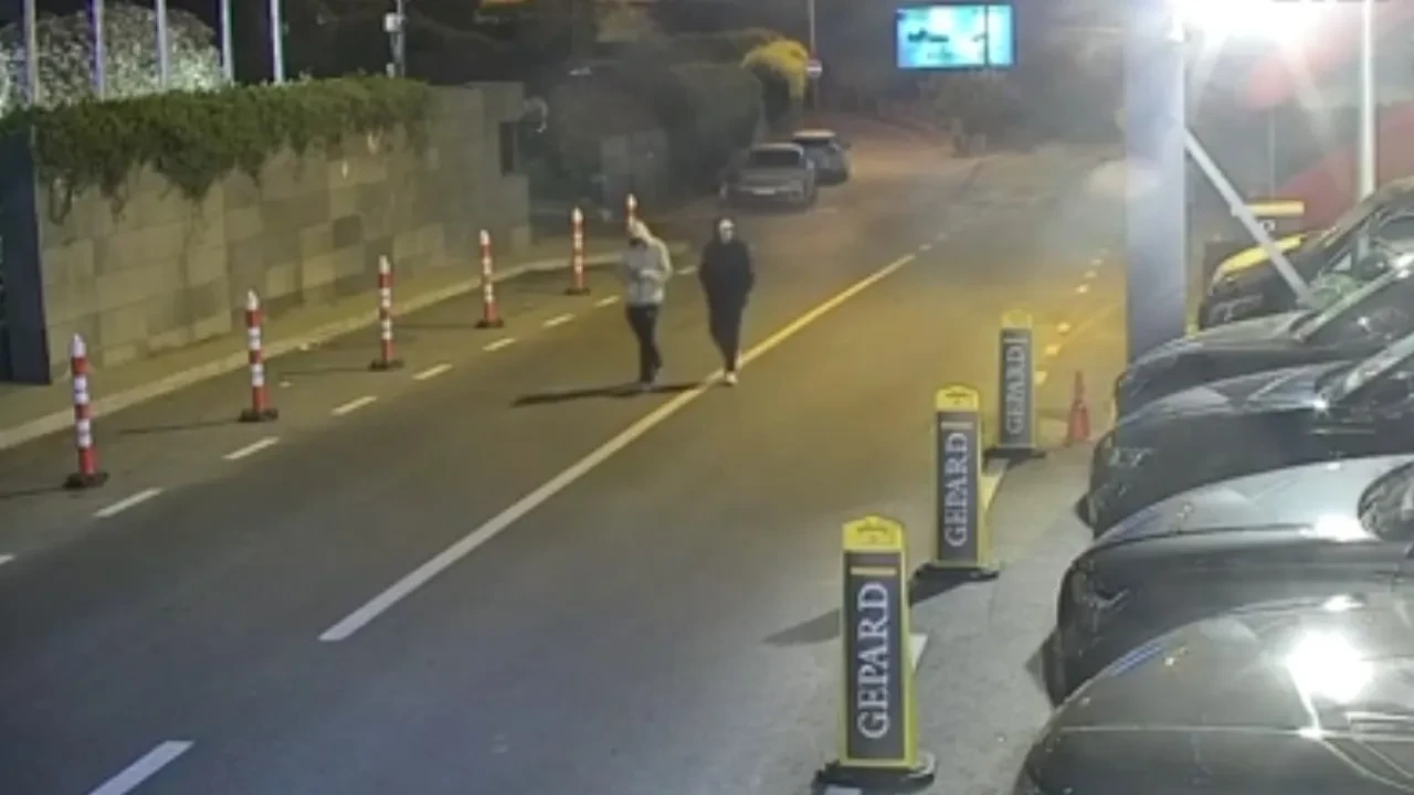 Haraç çetesi oto galeriye dadandı! Kurşun yağmuru kamerada