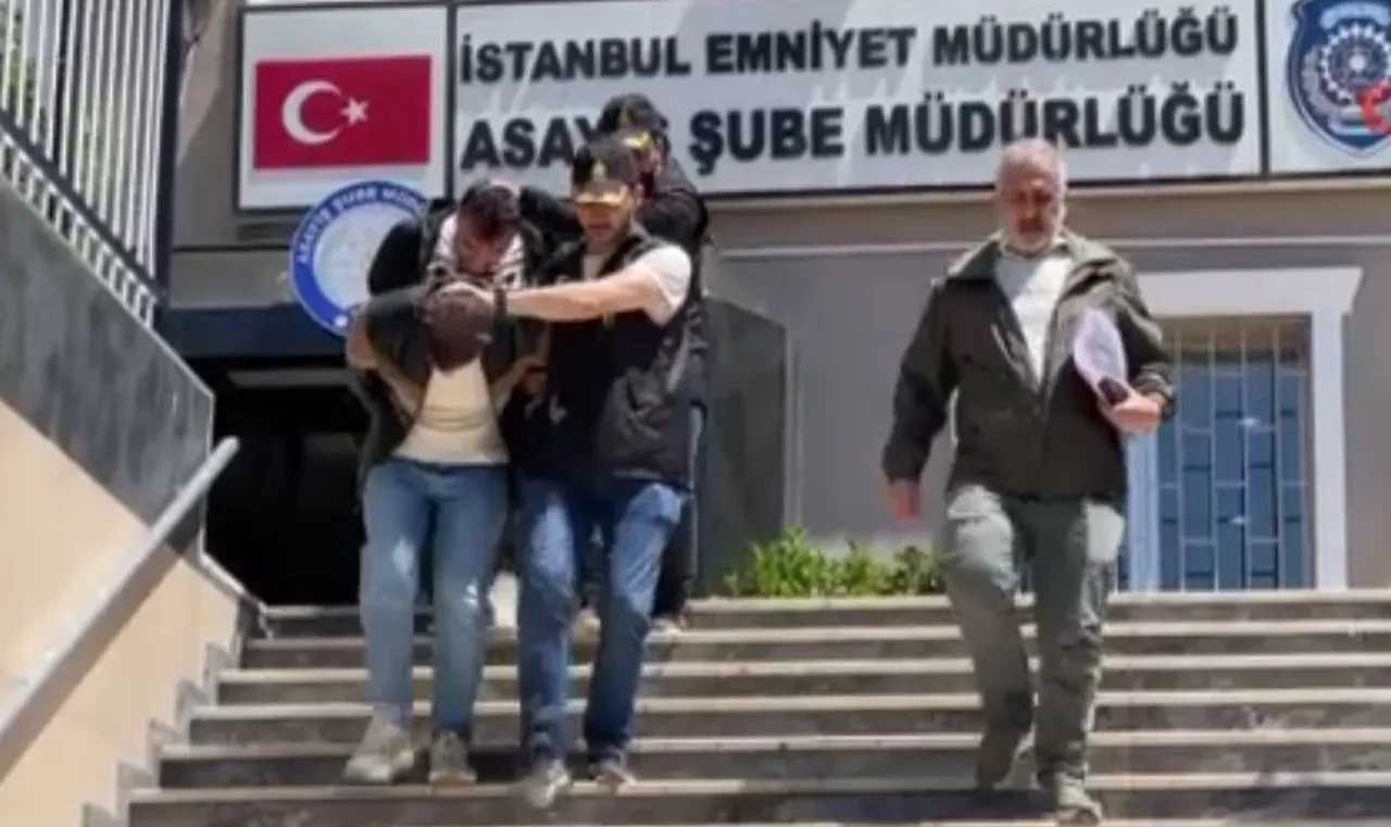 Haraç çetesi oto galeriye dadandı! Kurşun yağmuru kamerada