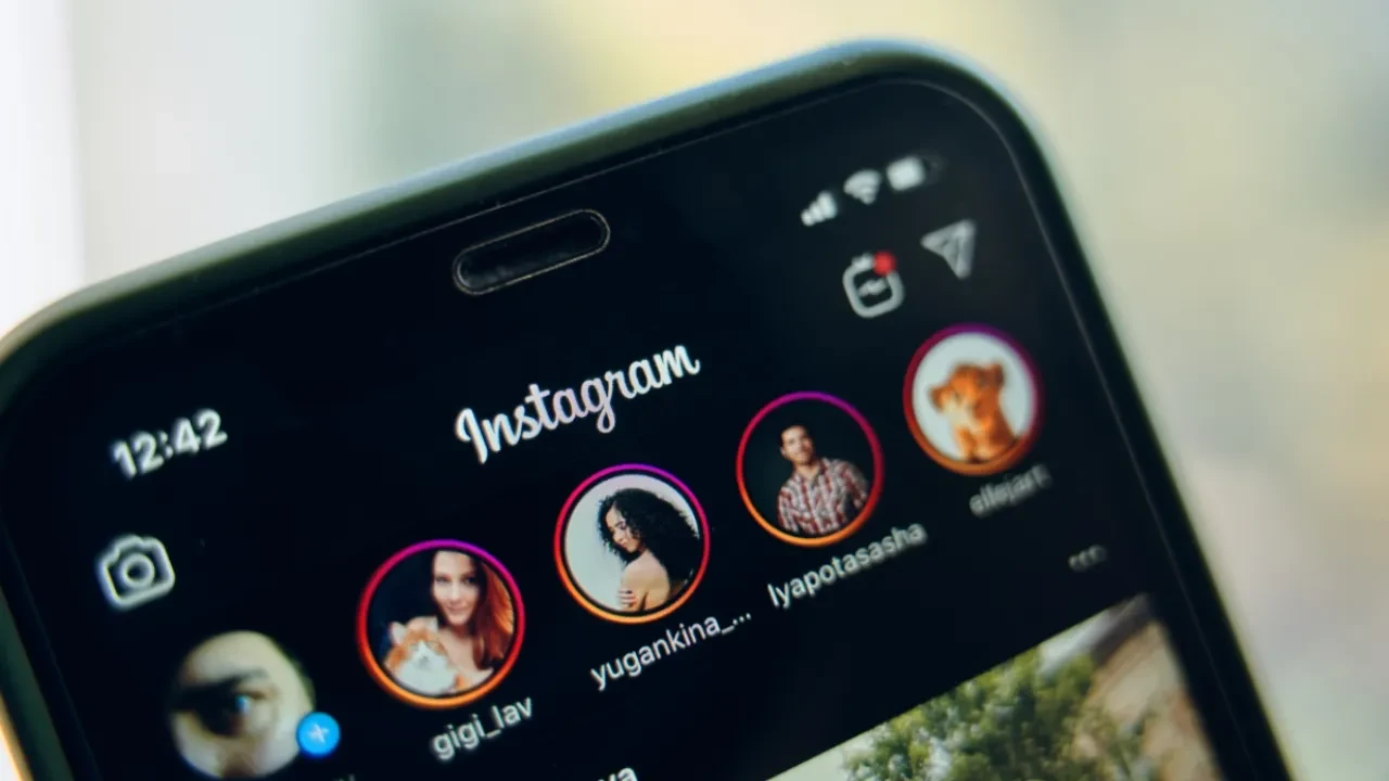 Instagram her şeyi değiştiriyor! Hikayeler artık bambaşka yerde olacak