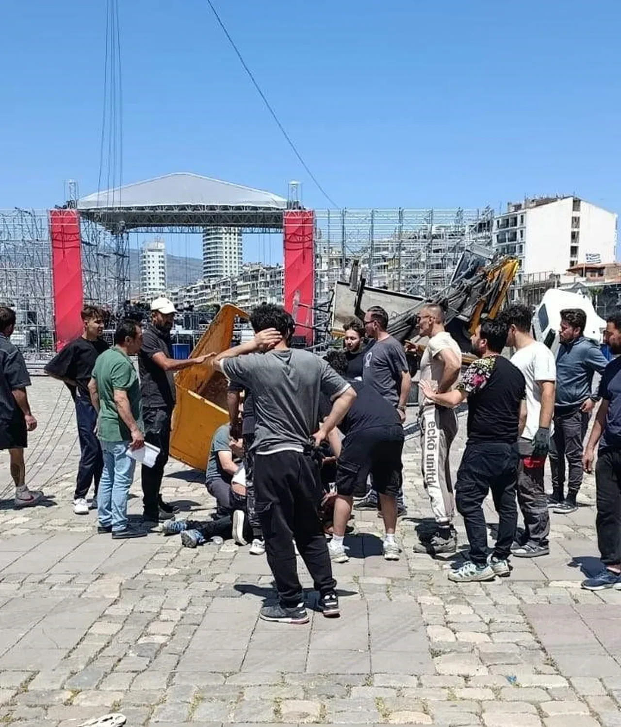 İzmir'de İHA ekibine çirkin saldırı! Basın emekçilerinden ne istiyorsunuz?