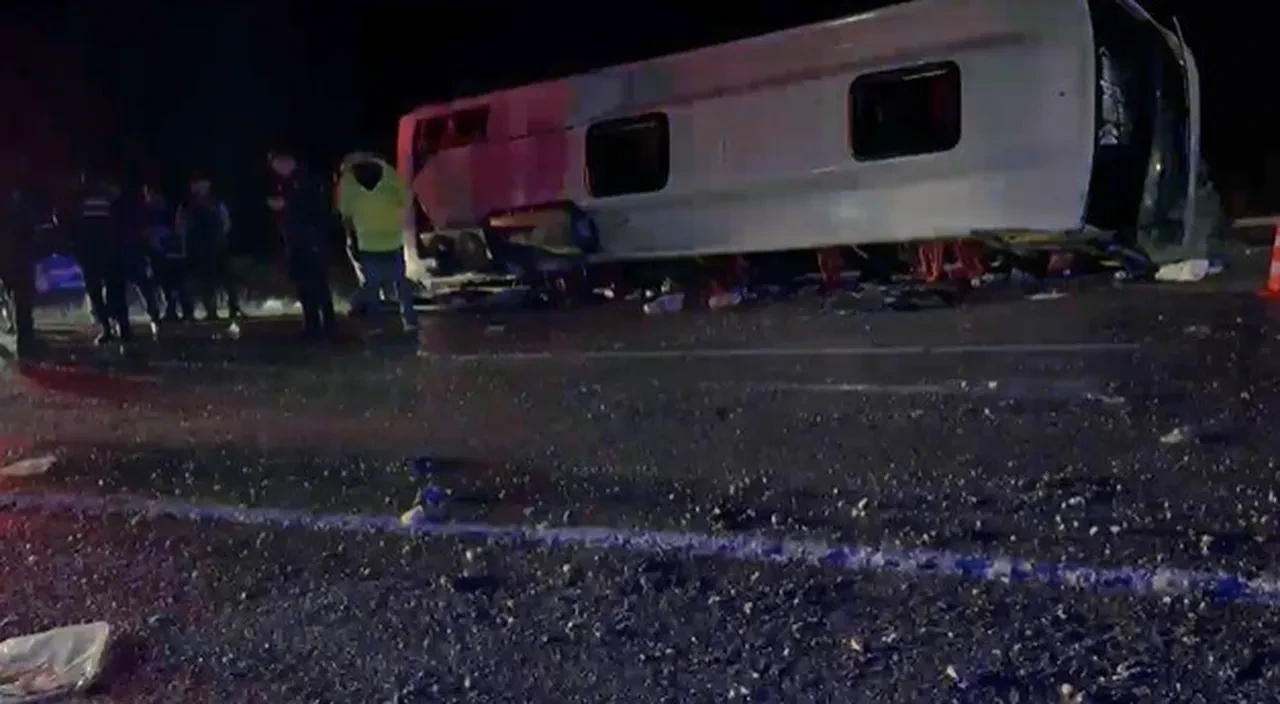 Kahramanmaraş'ta korkunç kaza! Kontrolden çıkan minibüs devrildi: Ölü ve yaralılar var