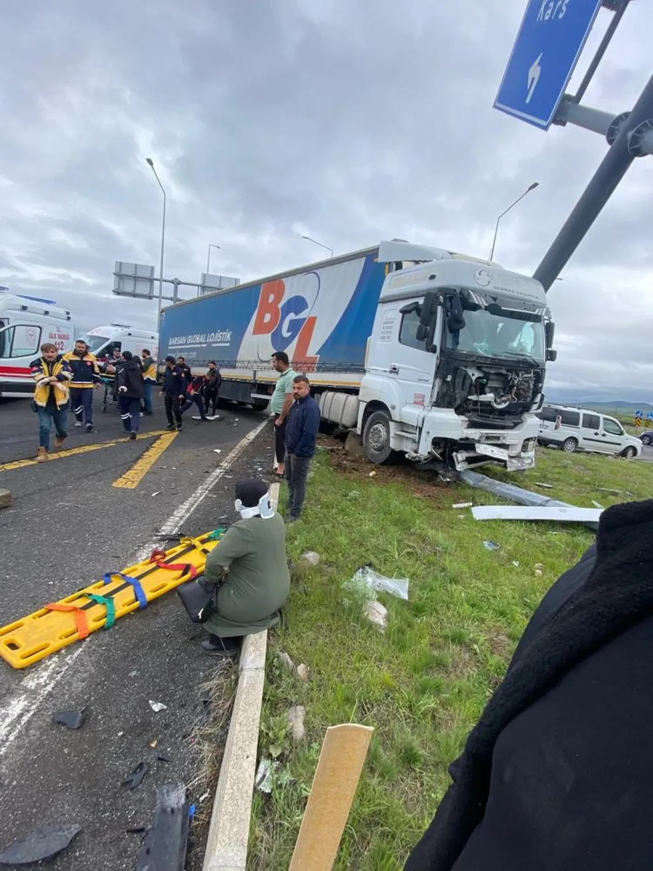 Kars’ta feci kaza! 2'si ağır çok sayıda yaralı var