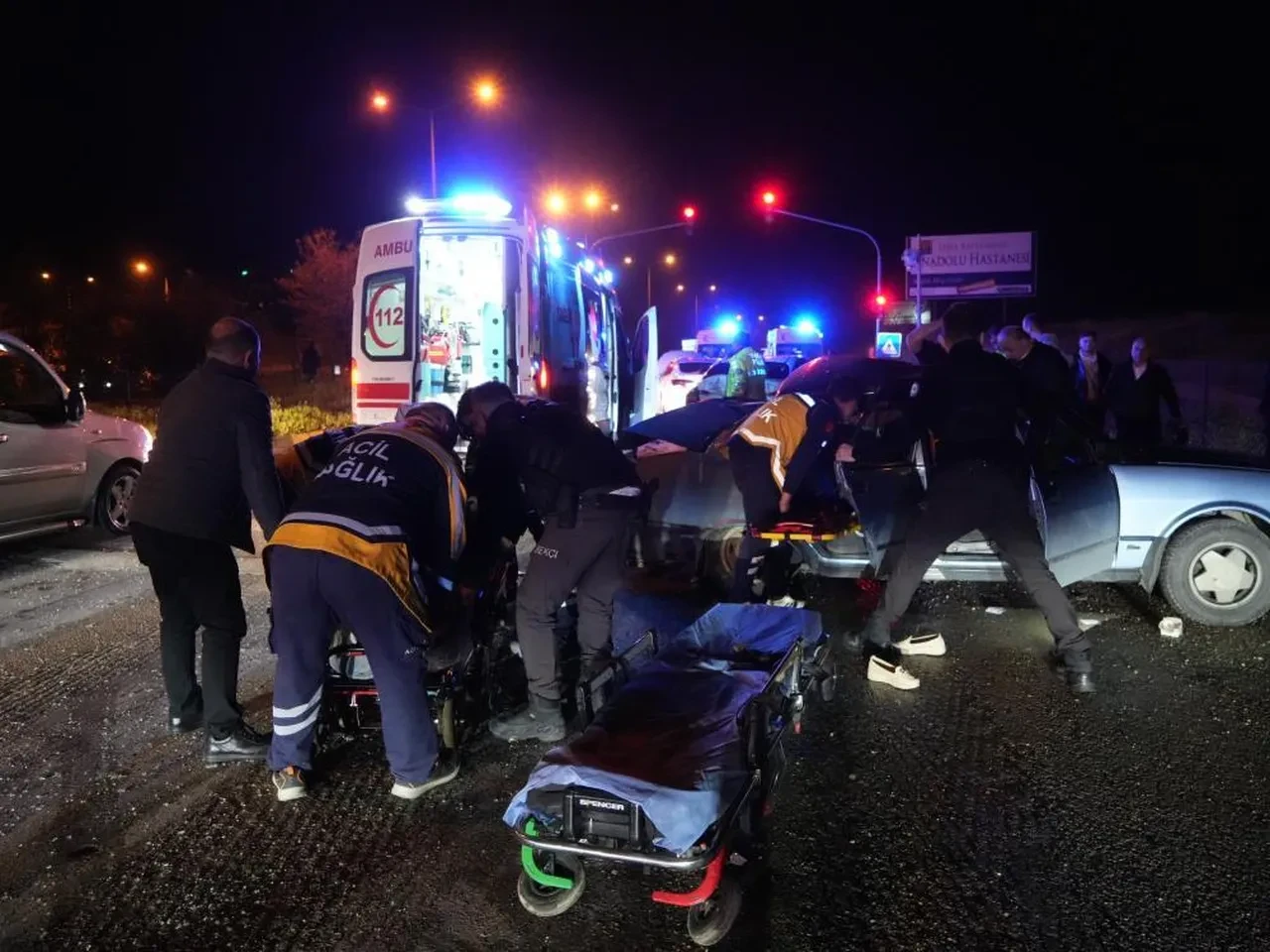 Kastamonu'da can pazarı! Kırmızı ışıkta bekleyen araçlara çarptı: 9 yaralı