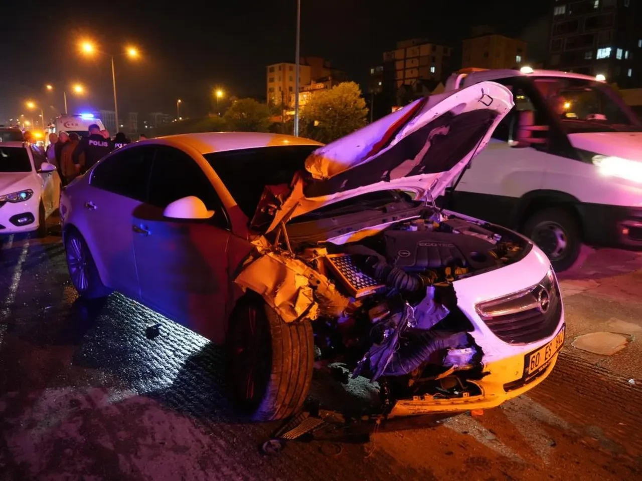 Kastamonu'da can pazarı! Kırmızı ışıkta bekleyen araçlara çarptı: 9 yaralı