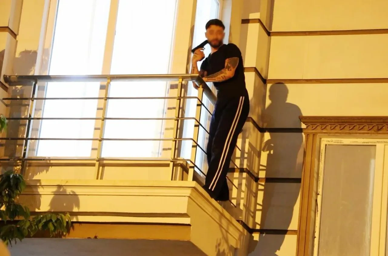 Oyuncak tabancayla mahalleyi ayağa kaldırdı! Polise olmadık sözler sarf etti