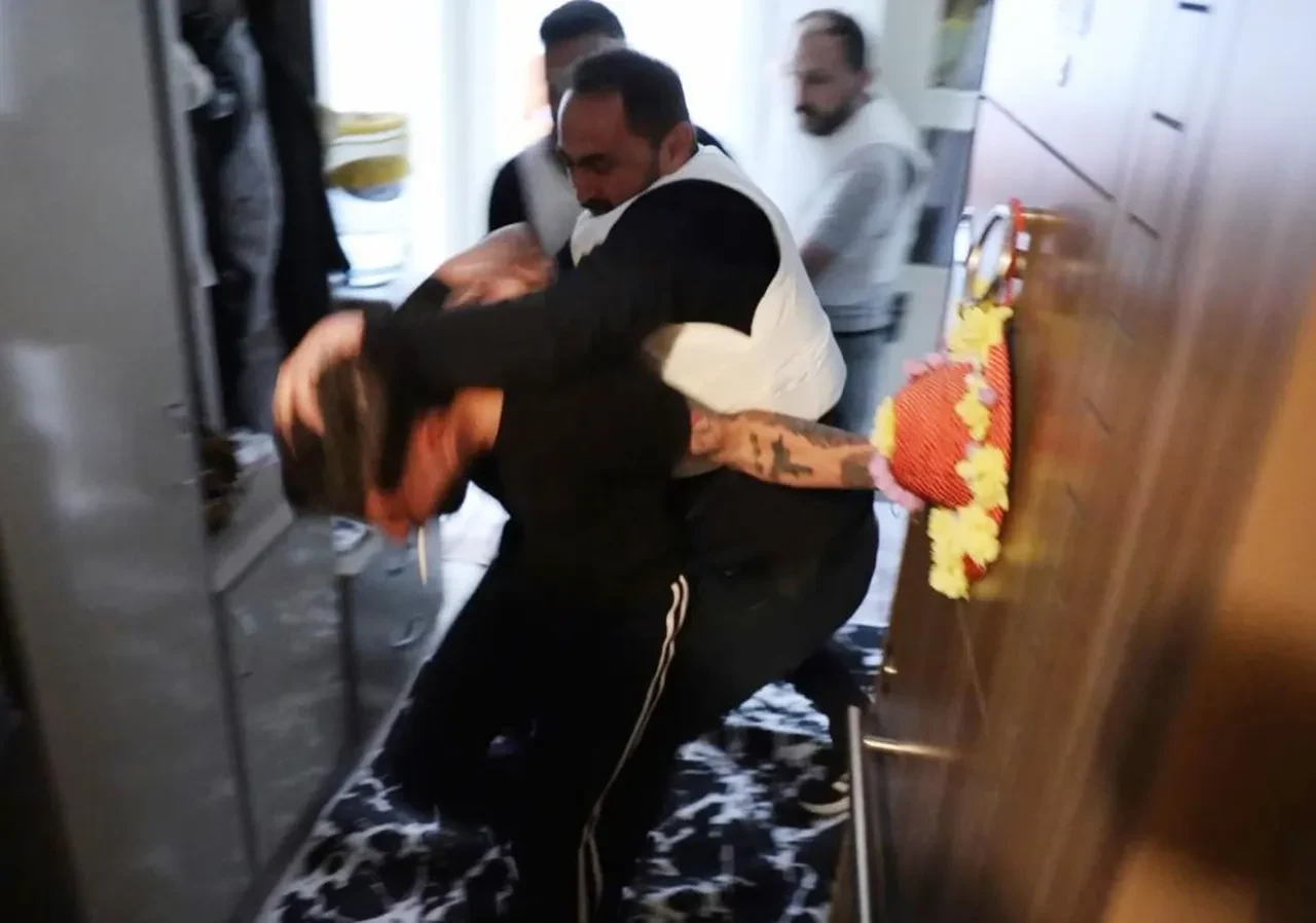 Oyuncak tabancayla mahalleyi ayağa kaldırdı! Polise olmadık sözler sarf etti