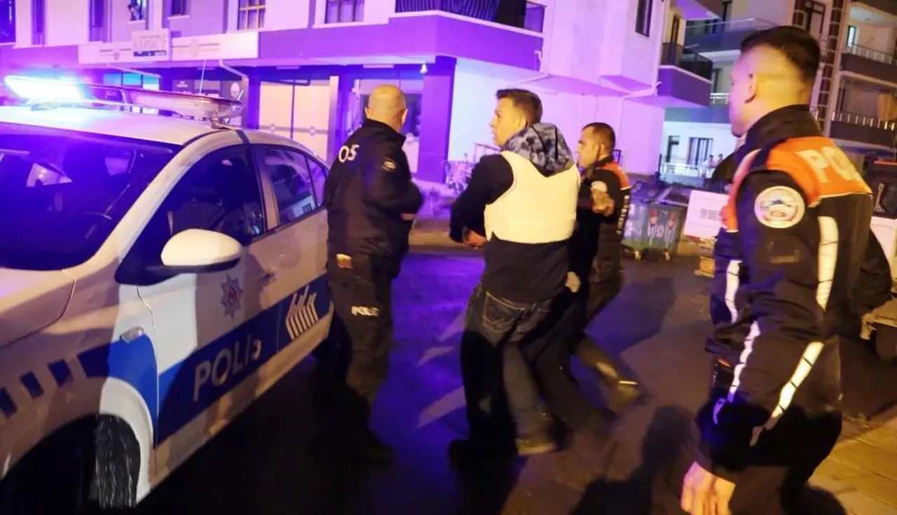 Oyuncak tabancayla mahalleyi ayağa kaldırdı! Polise olmadık sözler sarf etti