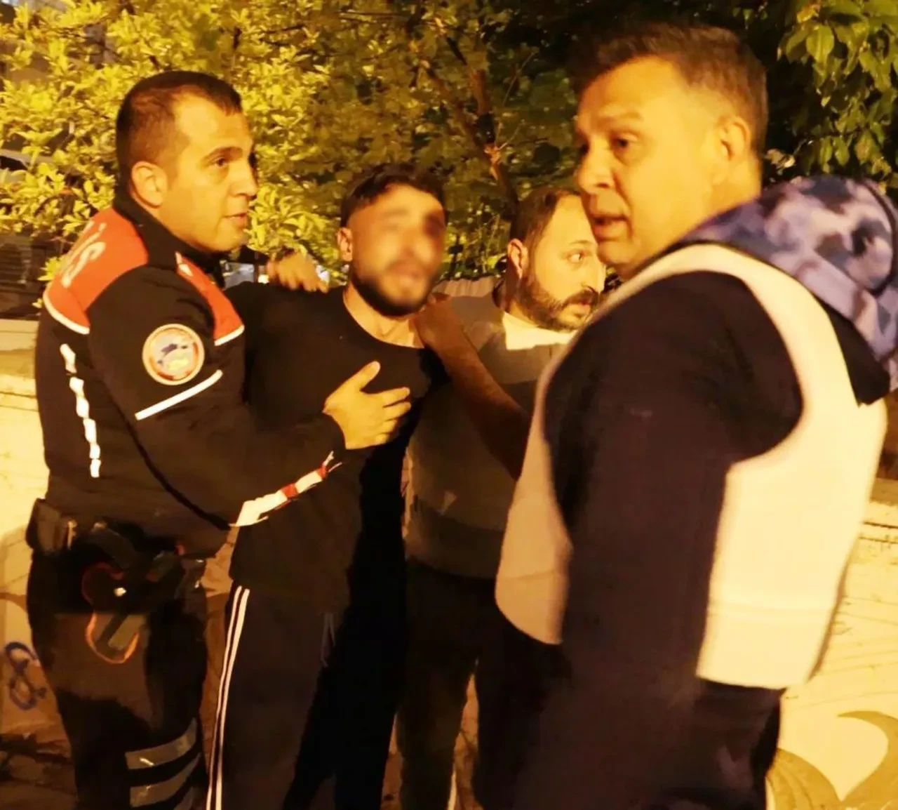 Oyuncak tabancayla mahalleyi ayağa kaldırdı! Polise olmadık sözler sarf etti