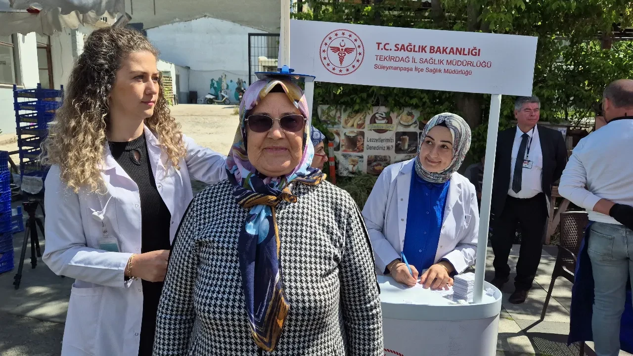  Pazarda boy-kilo ölçümlerinde güldüren anlar: "Üzgünüm teyze şişman çıktın"