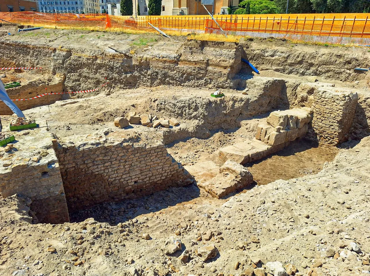 Şehrin ortasında 1000 yıllık gizli saray bulundu! Meğer yıllardır arkeologların gözünün önündeymiş