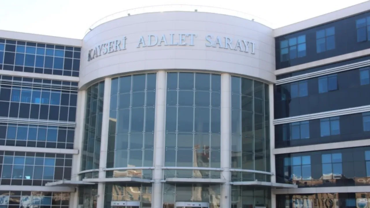 Tartıştığı komşusunu defalarca bıçakladı! Mahkeme salonunda öfkesine yenik düştü
