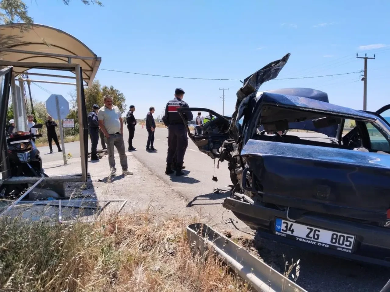 Trafikte makasın sonu felaket oldu! Araçlar birbirine girdi: Çok sayıda yaralı var