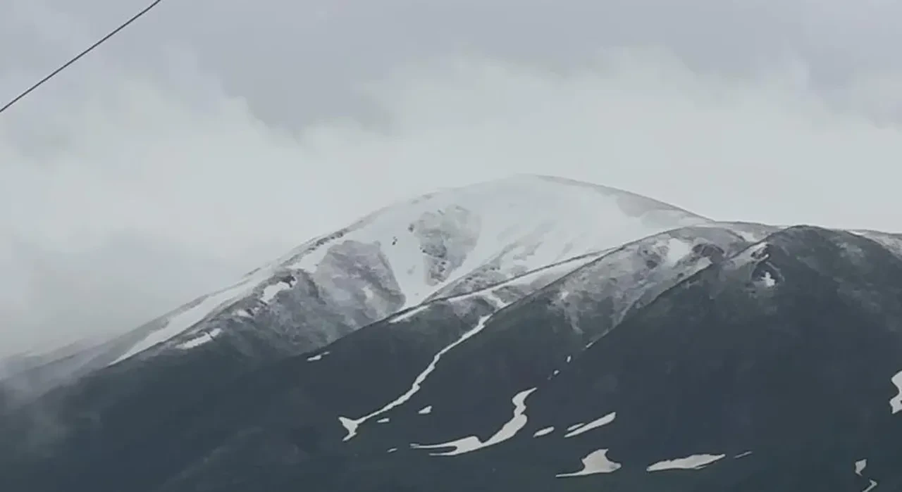 Yüksekova'da kar sürprizi: Beyaza büründü!